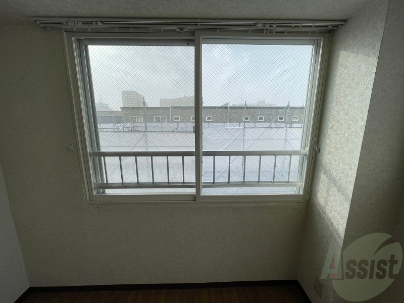 バルコニー　出窓になっていました！植物も置けそうですね～。