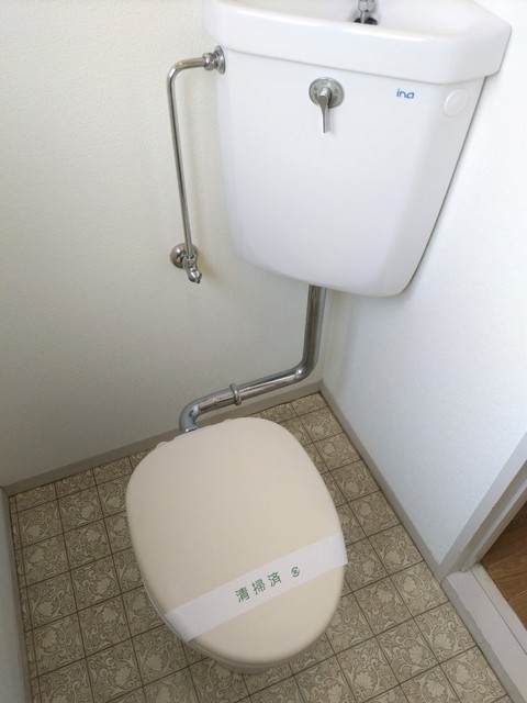 【松山市泉町のアパートのトイレ】