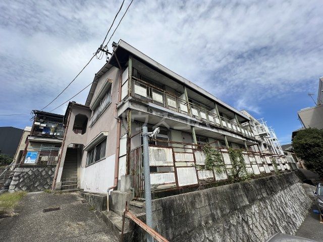 名古屋市千種区西山元町のアパートの建物外観