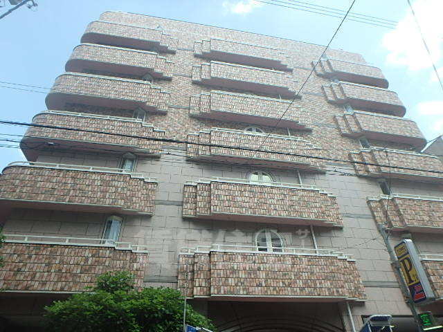 大阪市中央区島之内のマンションの建物外観