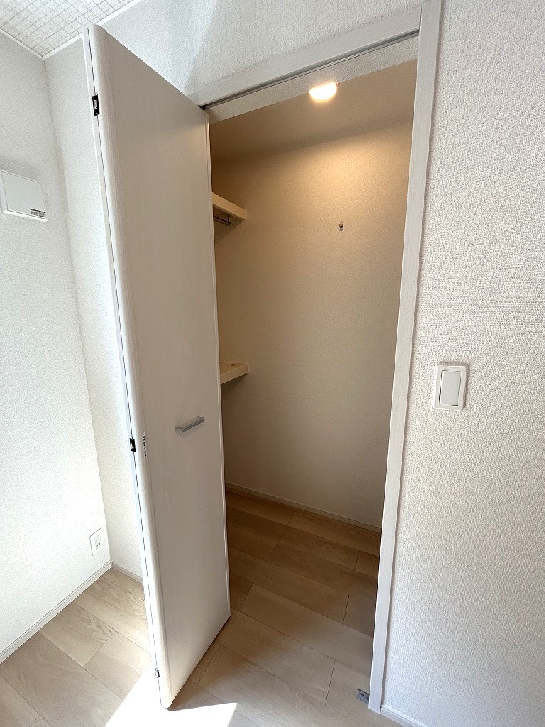 収納　ウォークインクローゼット（画像は１０１号　参考にしてください