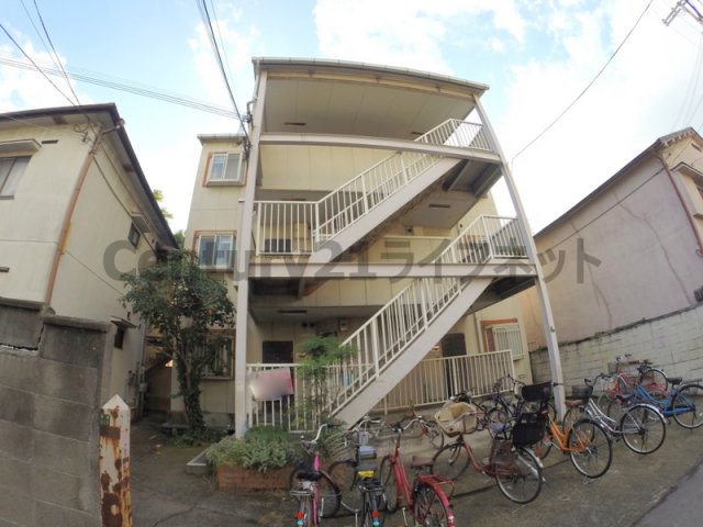 大阪市東淀川区淡路のマンションの建物外観