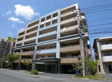 北九州市小倉南区日の出町のマンションの建物外観