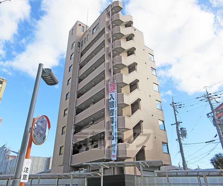 【エミネンスコート瀬田の建物外観】