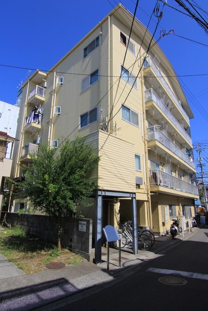 松山市日の出町のマンションの建物外観