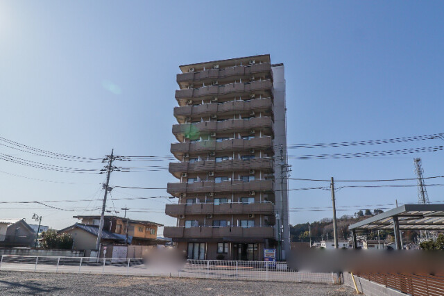 【鹿沼市鳥居跡町のマンションの建物外観】