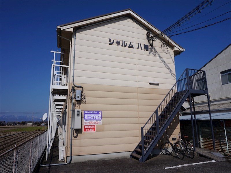 近江八幡市若宮町のアパートの建物外観