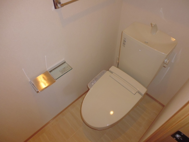 トイレ　温水洗浄便座