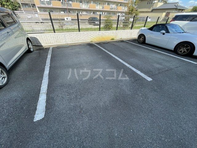 【二村ビルの駐車場】