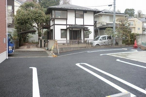 【町田市金井のアパートの駐車場】