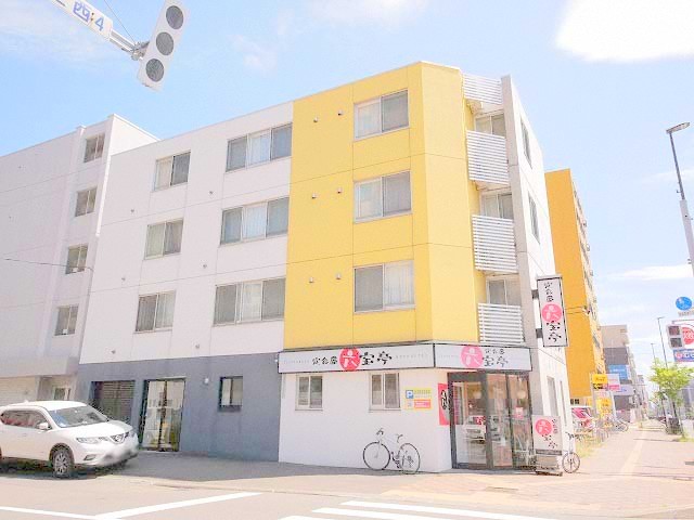 札幌市北区北二十二条西のマンションの建物外観