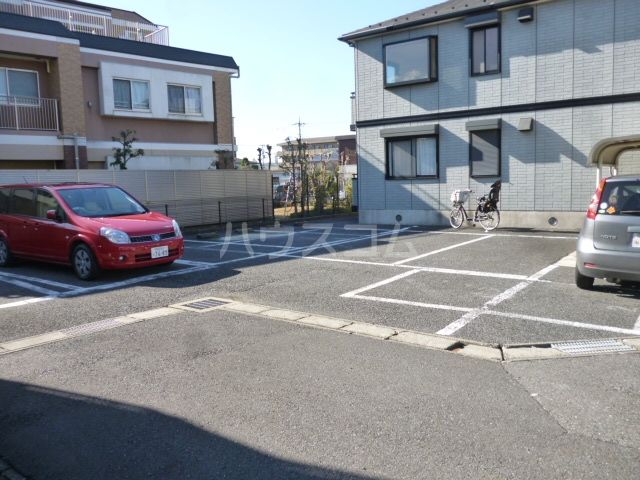 【アンクレージュＣ棟の駐車場】