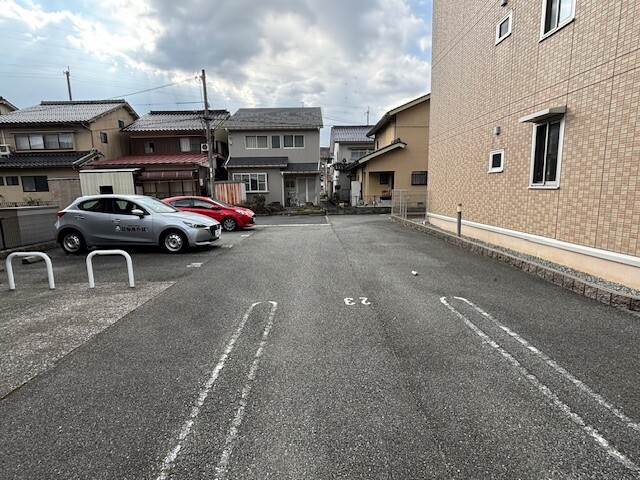 【鳥取市立川町のアパートの駐車場】