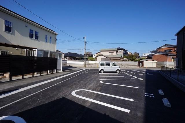 【中間市大字垣生のアパートの駐車場】