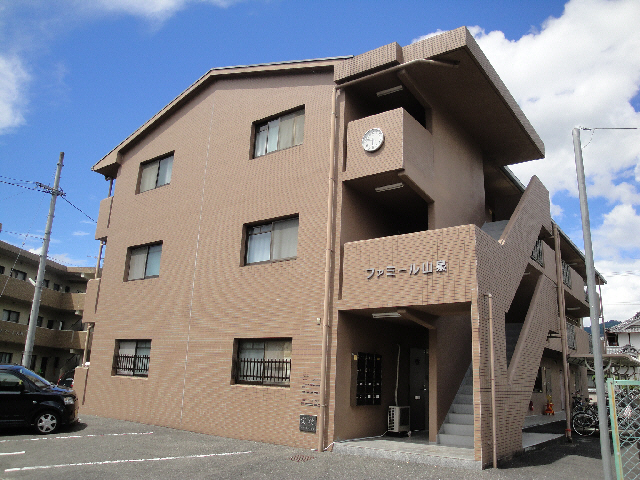 ファミール山泉の建物外観