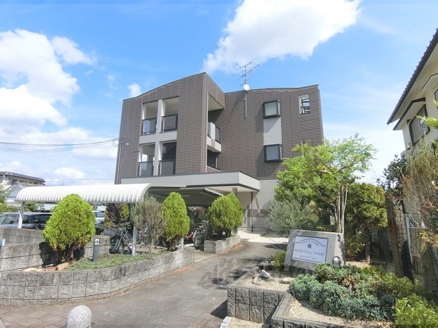 京田辺市田辺丸山のマンションの建物外観