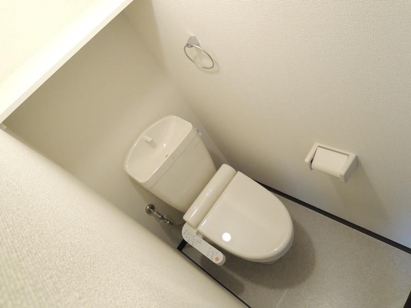 ＪＲ山陽本線 姫路駅 徒歩17分 2階建 築17年のトイレ写真