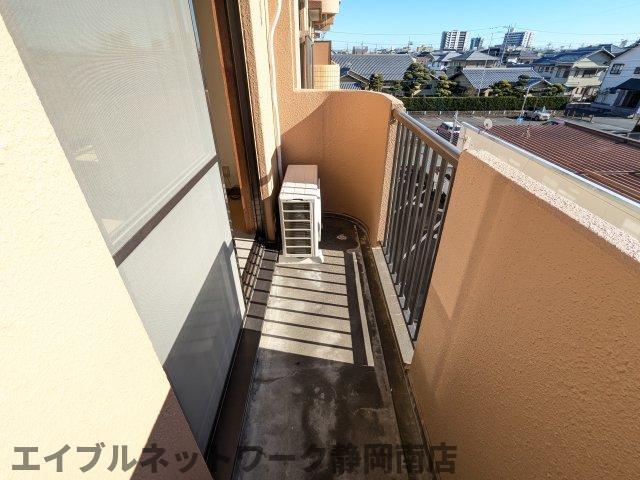 バルコニー　バルコニーからの眺めを楽しみながら食事をしませんか