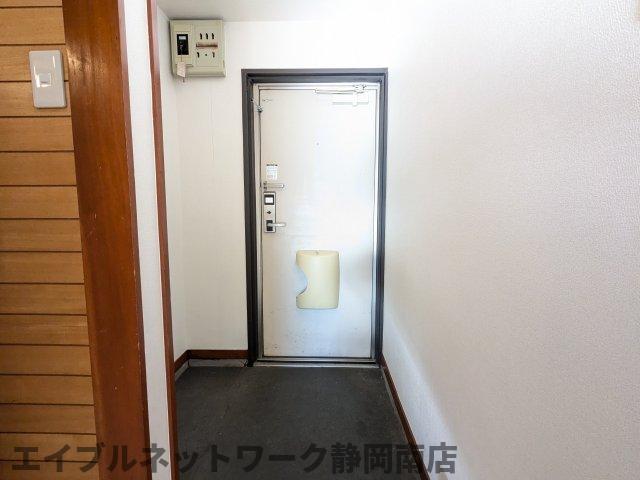 玄関　落ち着いた玄関です