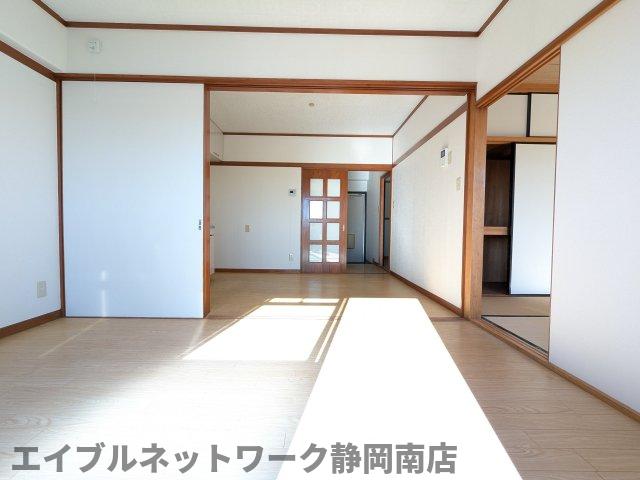 居室・リビング　こちらの居間で趣味の時間をお楽しみください