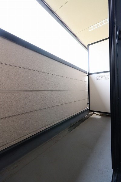 バルコニー　バルコニーは全室東向き。