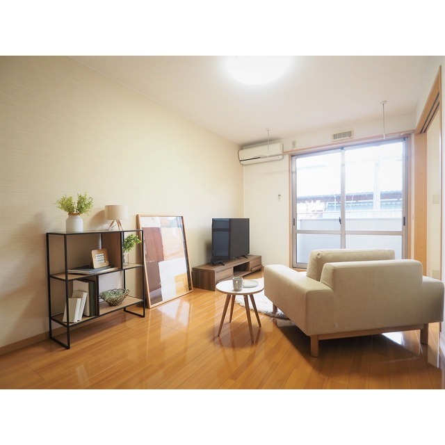 居室・リビング　家具はつきません