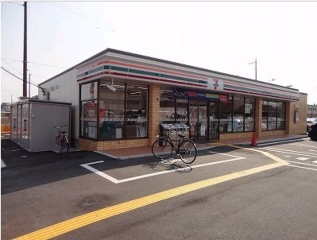 コンビニ　セブンイレブン摂津鳥飼中3丁目店（コンビニ）まで845m