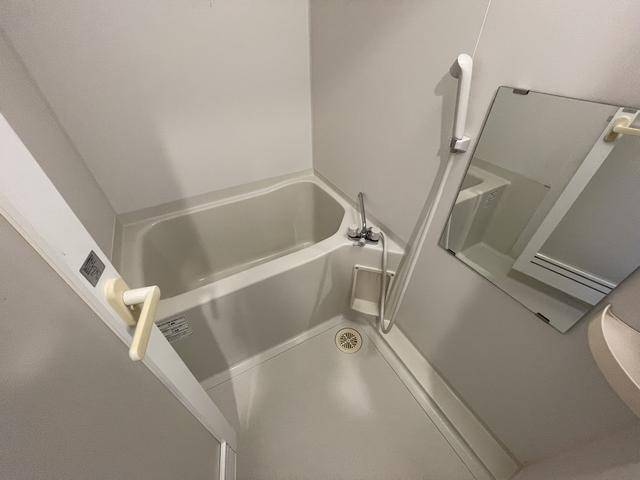 バス・シャワールーム　清潔感のあるバスです。
