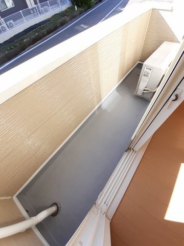 バルコニー　暖かな日差しのふりそそぐバルコニー