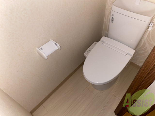 トイレ　ウォシュレット機能がついたトイレです。安心して使用できますね