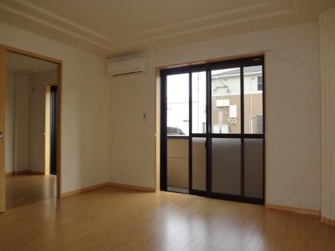 居室・リビング　室内