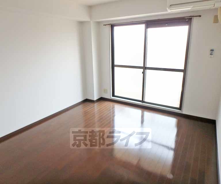 居室・リビング　綺麗に改装されています