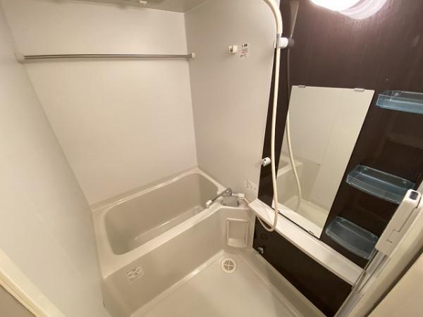 バス・シャワールーム　浴室乾燥機付きバス！