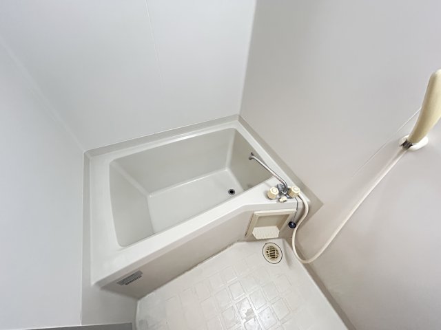 バス・シャワールーム　コンパクトで使いやすいお風呂です