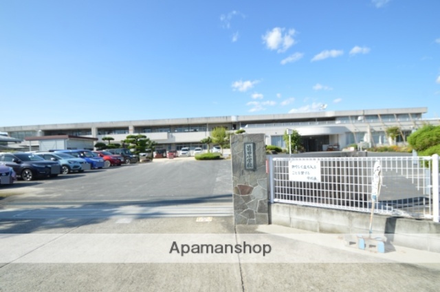 小学校　倉敷市立箭田小学校（小学校）まで622m