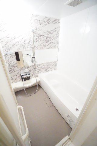 バス・シャワールーム　※同物件・反転タイプの写真です。