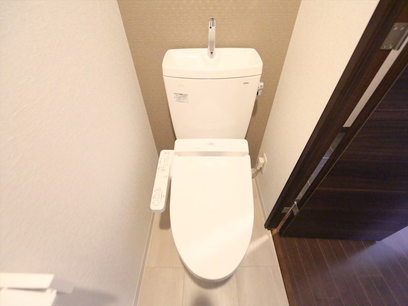 トイレ　温水洗浄暖房便座付トイレ