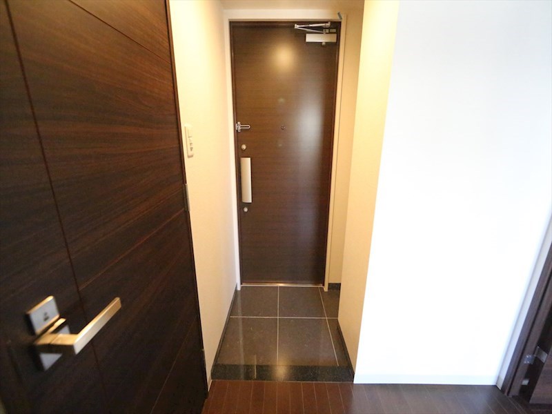 玄関　玄関　シューズボックス付（収納充実してます）