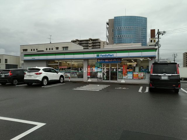 コンビニ　ファミリーマート 長野若里店（コンビニ）まで400m