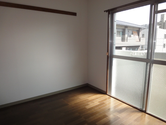 居室・リビング　※別の部屋の写真です。