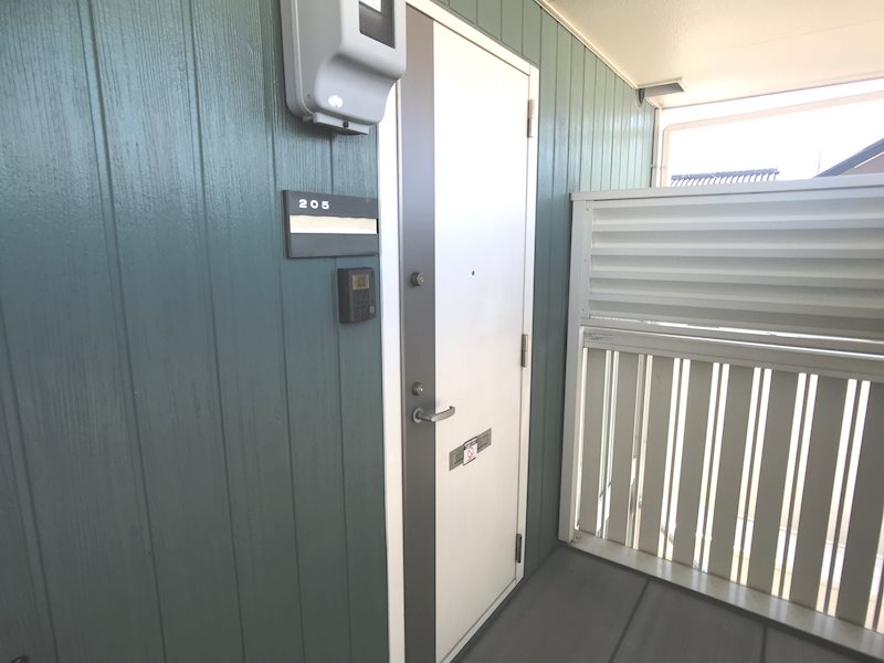 玄関　同物件別部屋