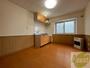 居室・リビング　リビングです。木目のフローリングが落ち着きますね。