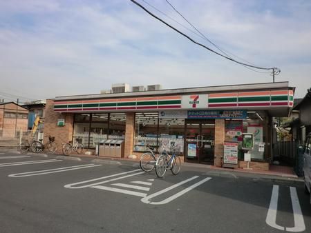 コンビニ　セブンイレブン（コンビニ）まで500m