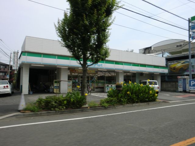 コンビニ　ファミリーマート（コンビニ）まで500m