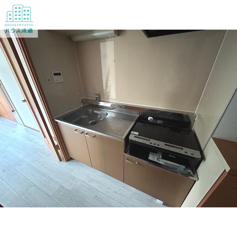 キッチン　写真は別号室のものです。