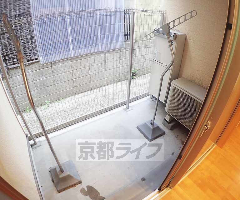 バルコニー　広々としたバルコ二ーです。