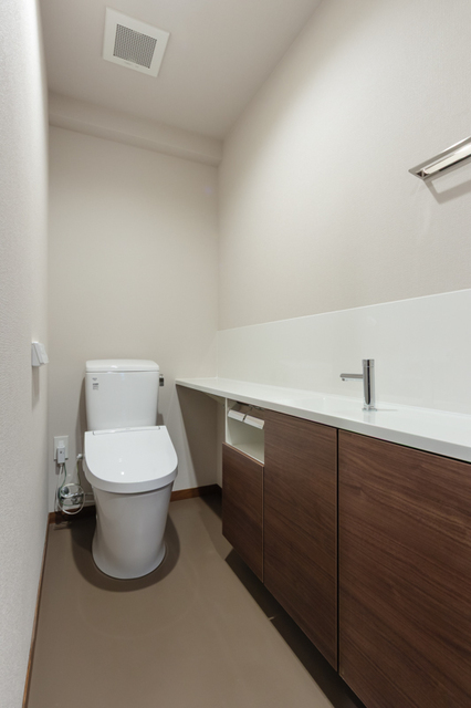 トイレ　※写真は同タイプ住戸です。