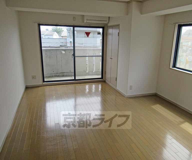 居室・リビング　広々としたお部屋です