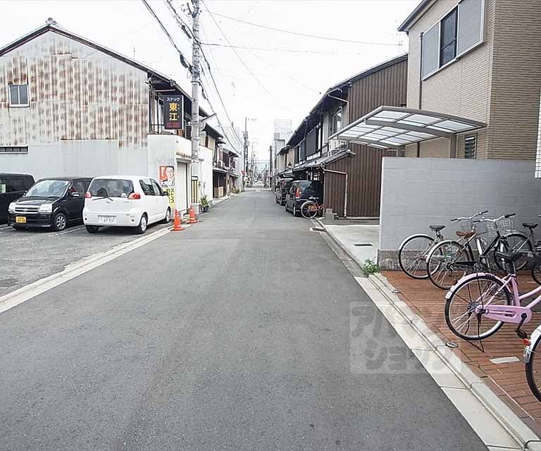 その他　前面道路です。