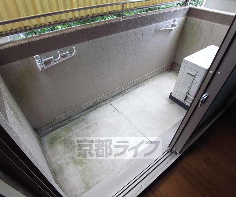 バルコニー　頑丈なバルコニーついてますよ